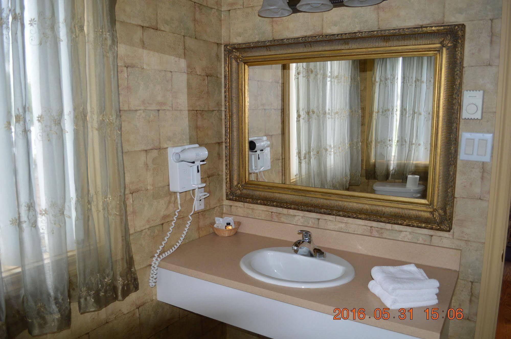Motel-Auberge Helene Victoriaville Buitenkant foto