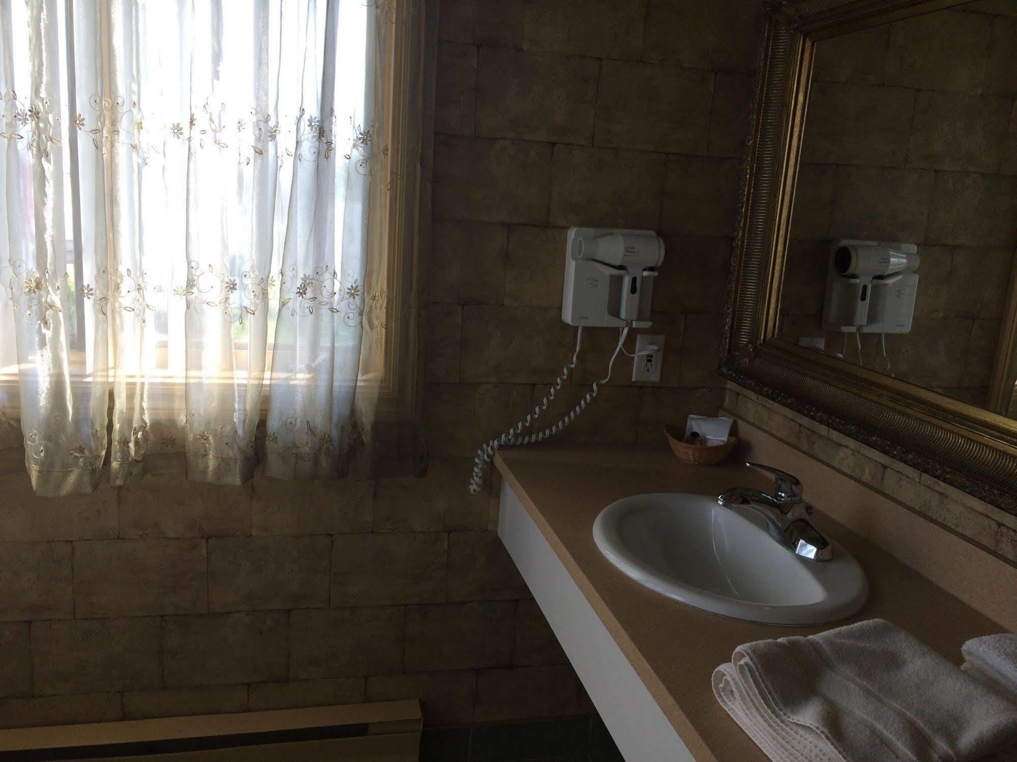Motel-Auberge Helene Victoriaville Buitenkant foto
